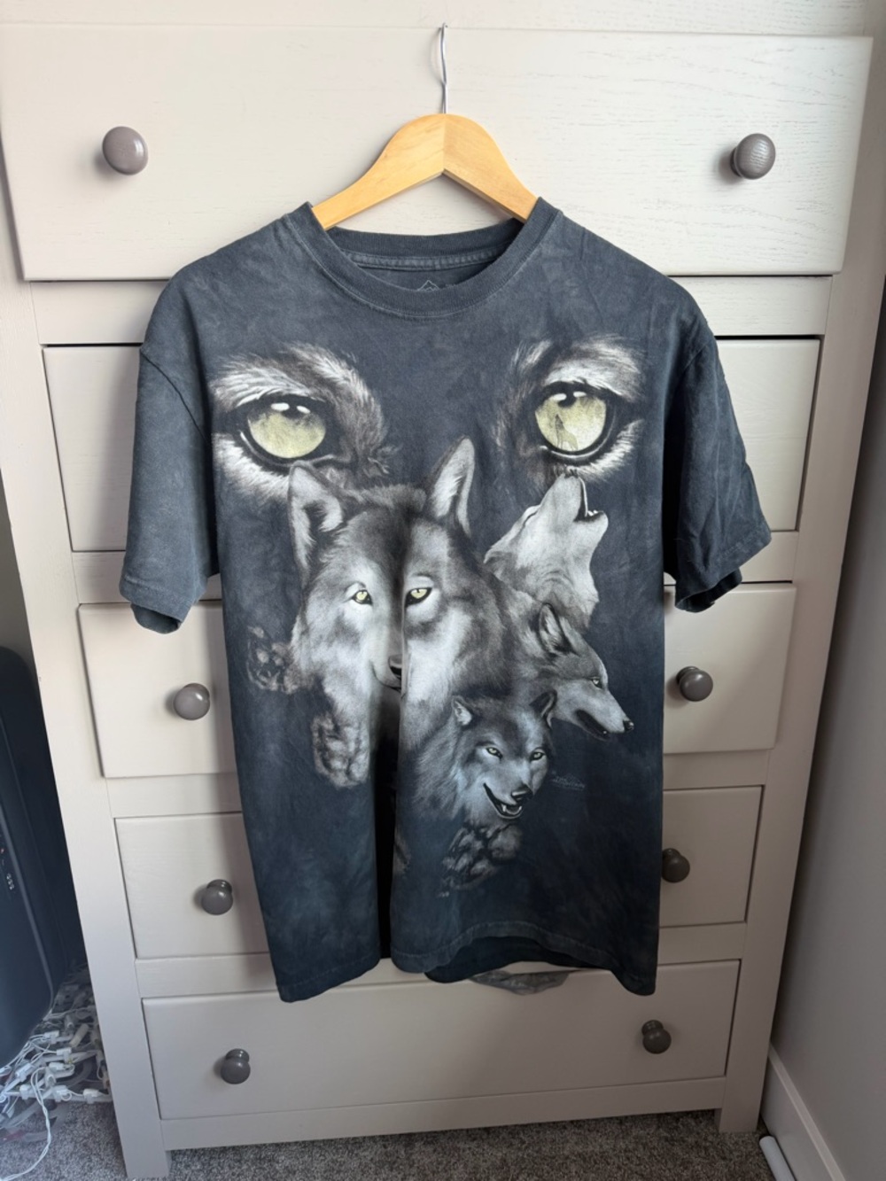 “The Mountain” Wolf Graphic Tee in Charcoal Gray